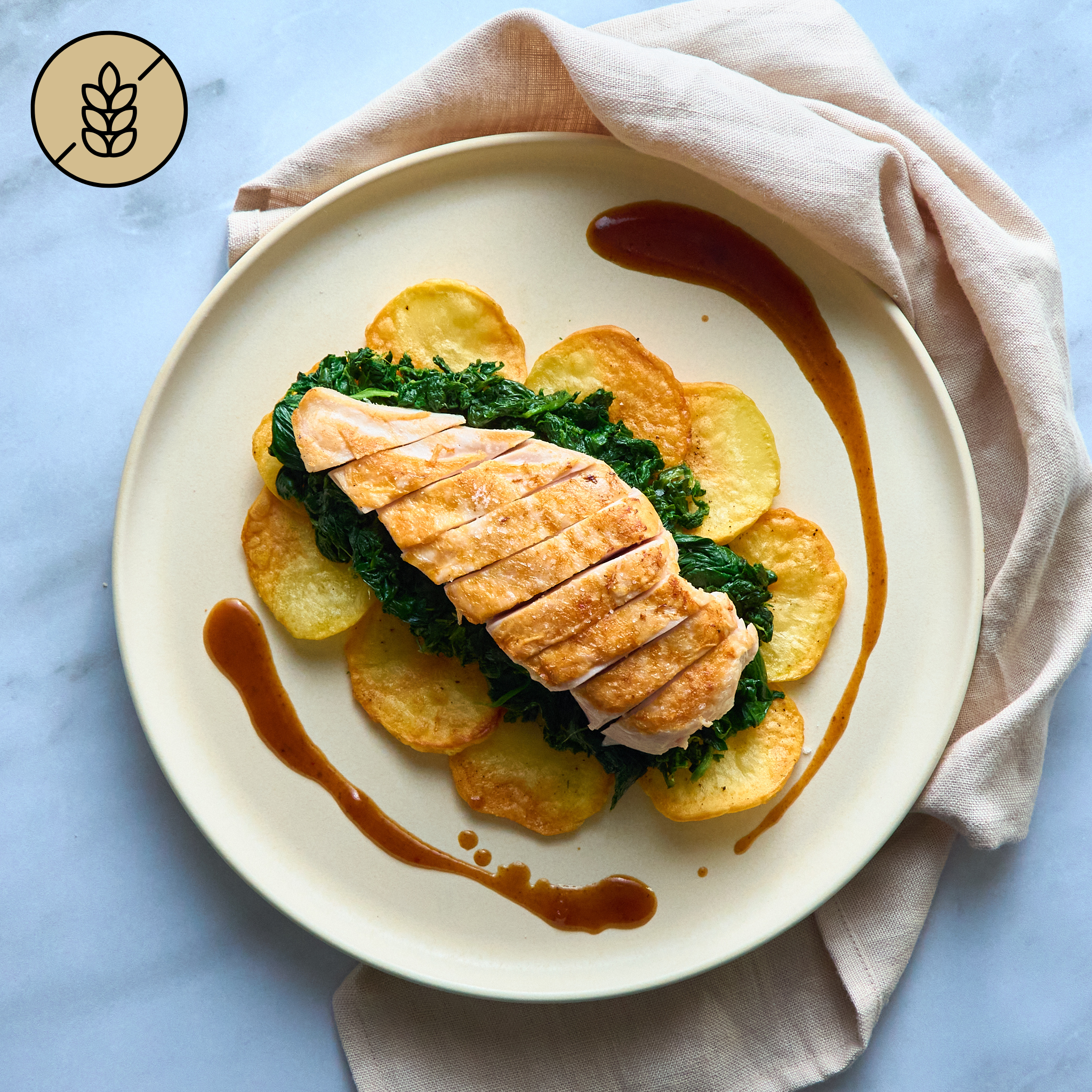 Gegrillte Hähnchenbrust mit Butterspinat und Bratkartoffeln