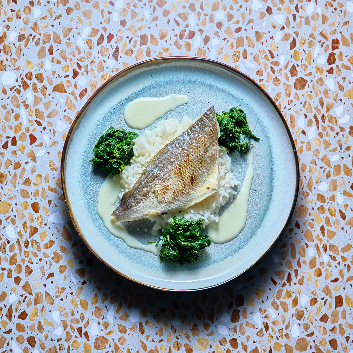 Filet de Daurade, Épinards et Sauce Échalotes