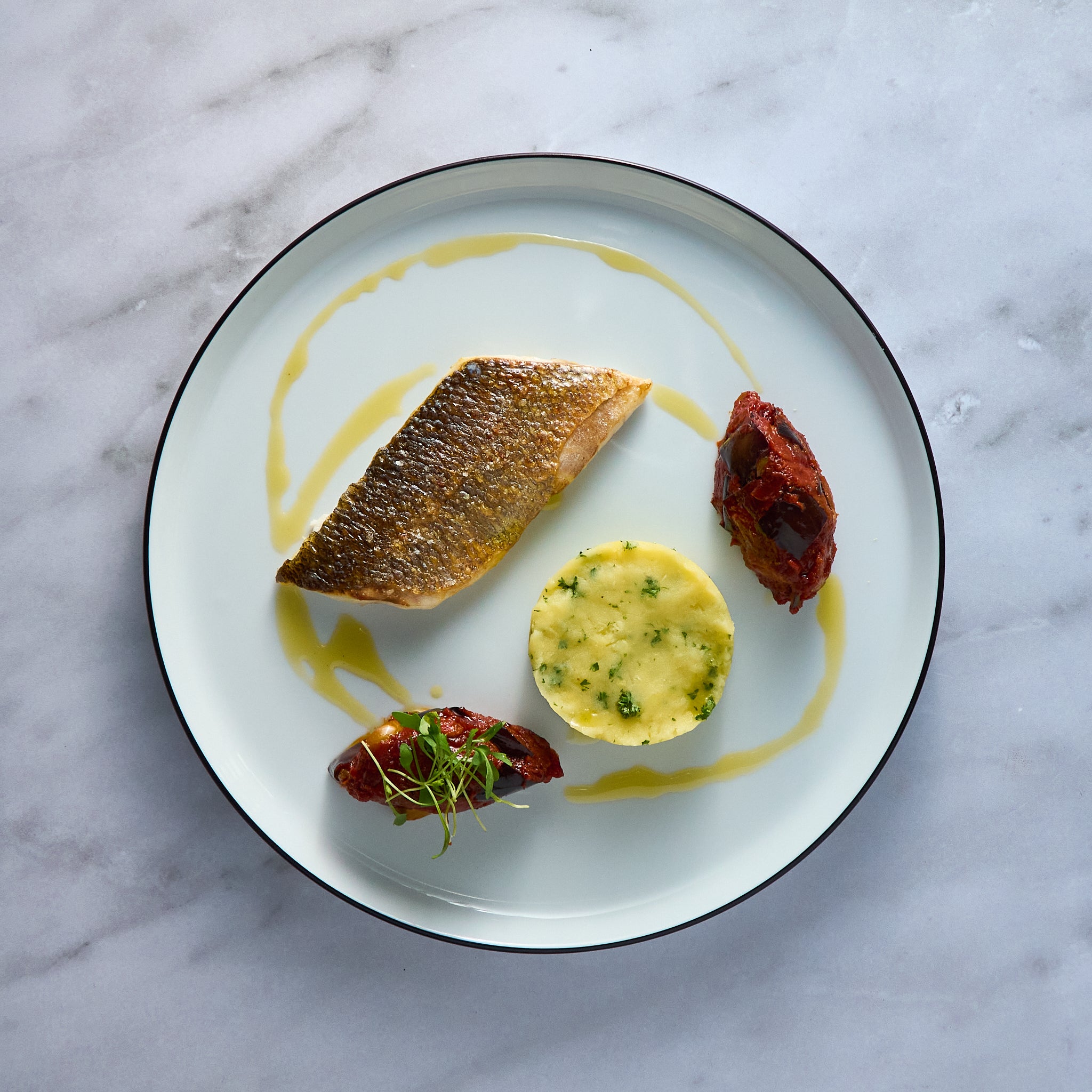 Filetto di Salmone con Schiacciata di Patate al Limone e Caponata