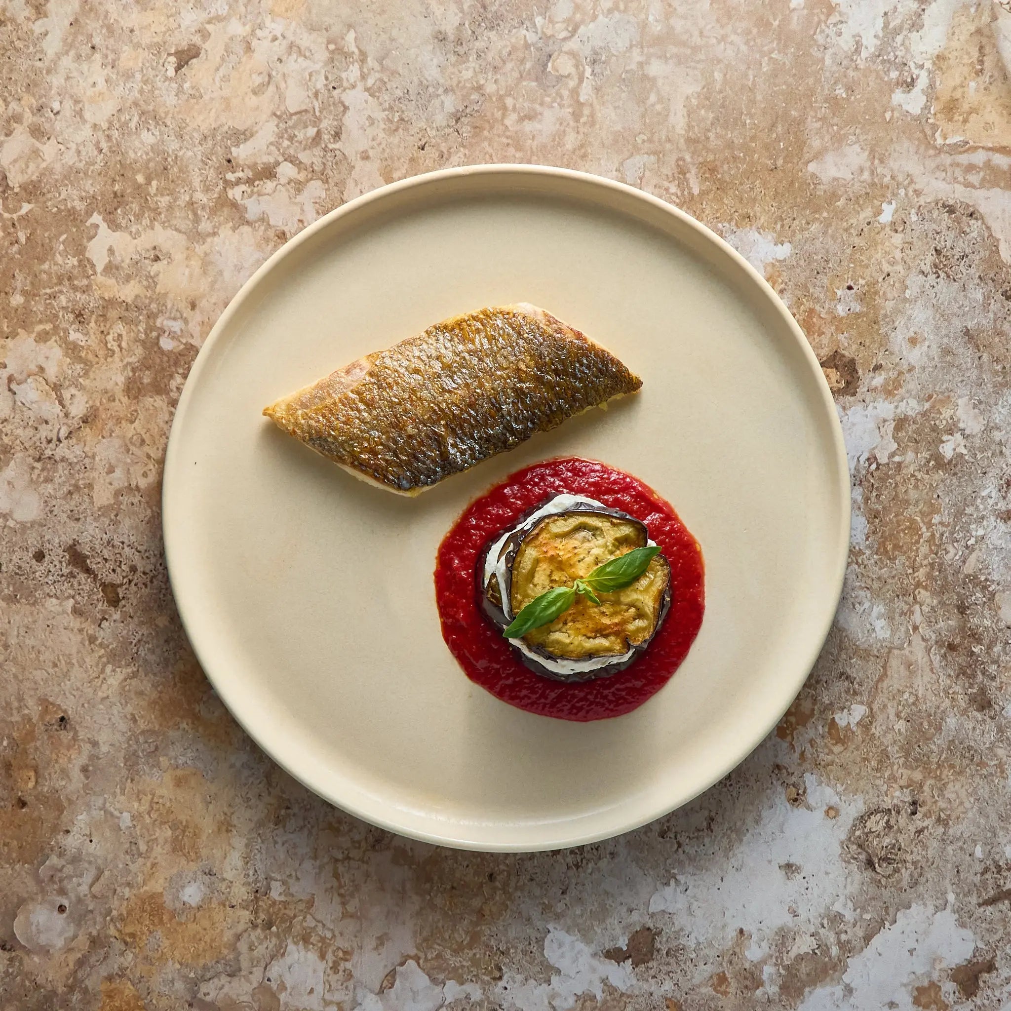 Filet de Dorade avec Millefeuille d'Aubergine, Ricotta et Sauce Tomate The Lunch Club