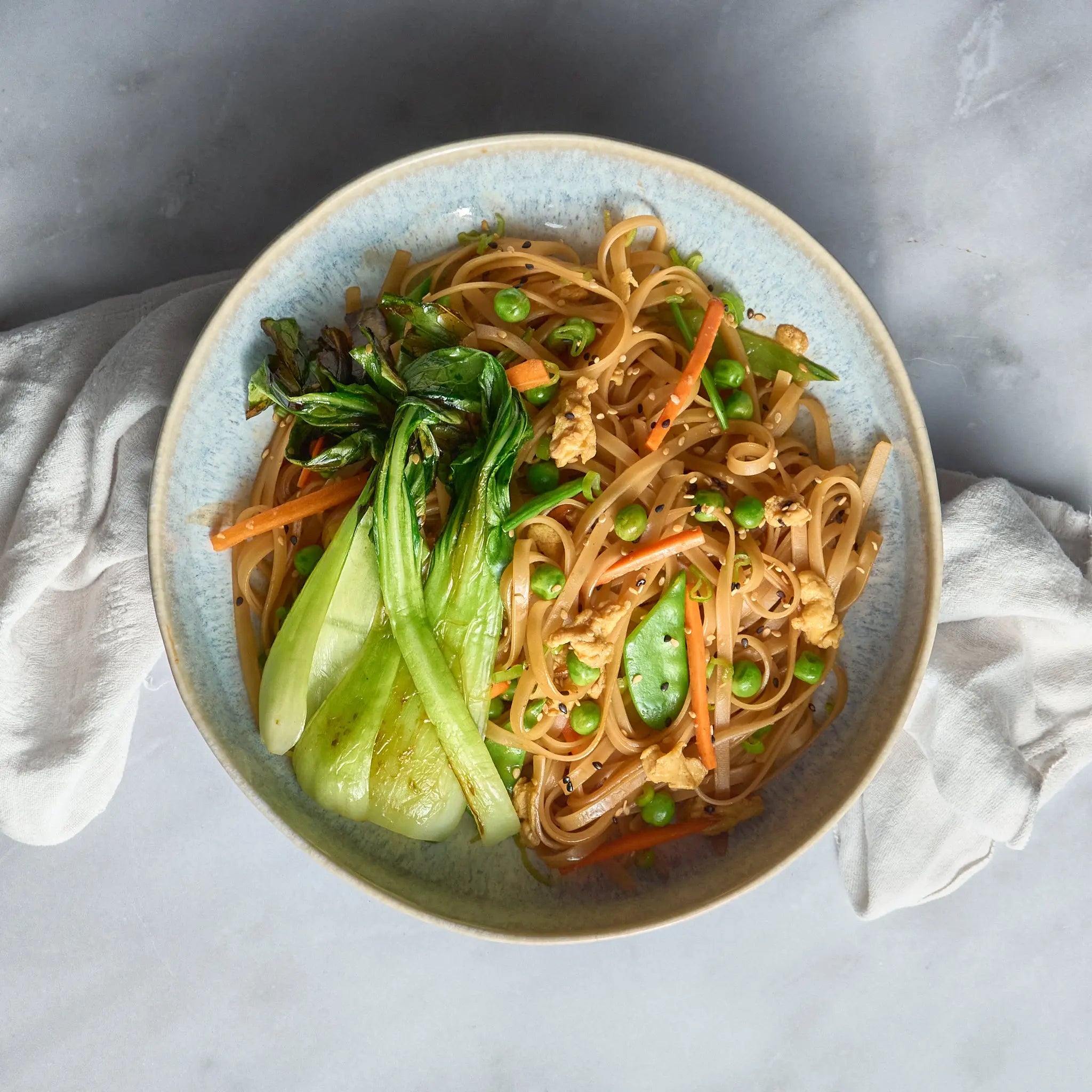 Pad Thaï Végétarien avec Pak Choï, Petits Pois et Carottes The Lunch Club