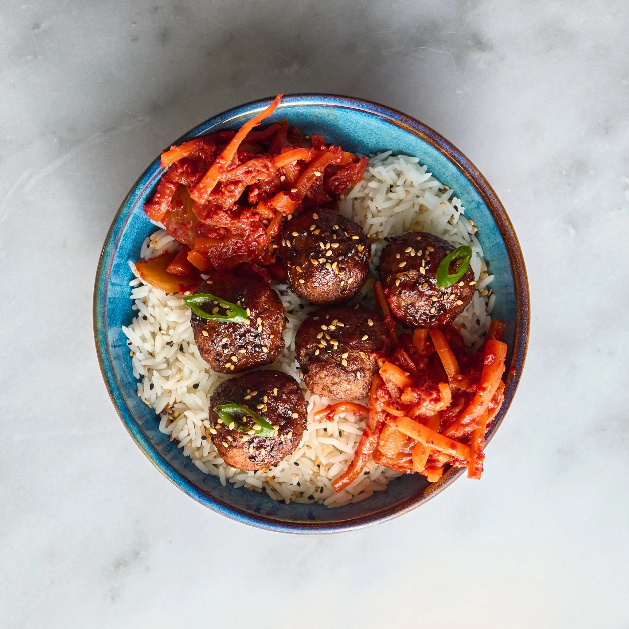 Boulettes Coréennes Caramélisées à la Sauce Soja et Miel avec Riz et Kimchi The Lunch Club