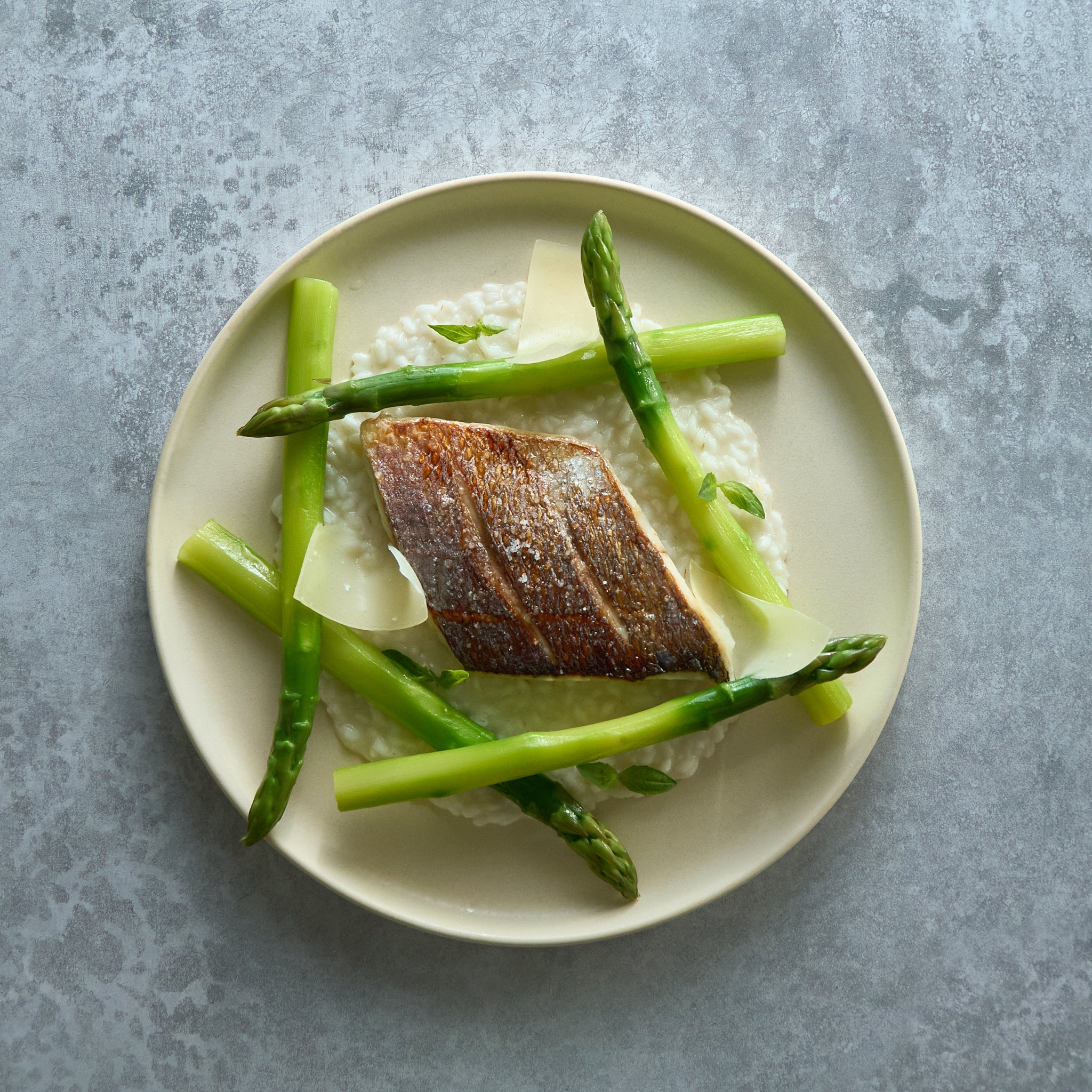 Orata al Forno su Risotto al Limone con Asparagi Grigliati