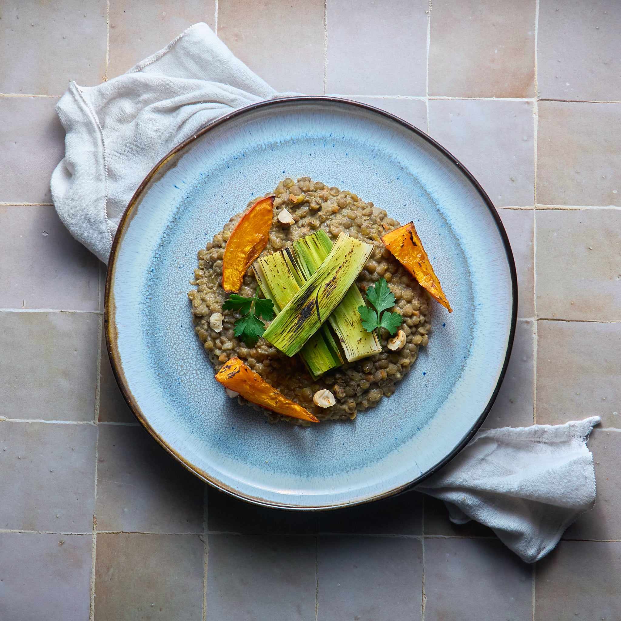 Vegan Lentilles au Curry, Poireau et Courge Rôtie