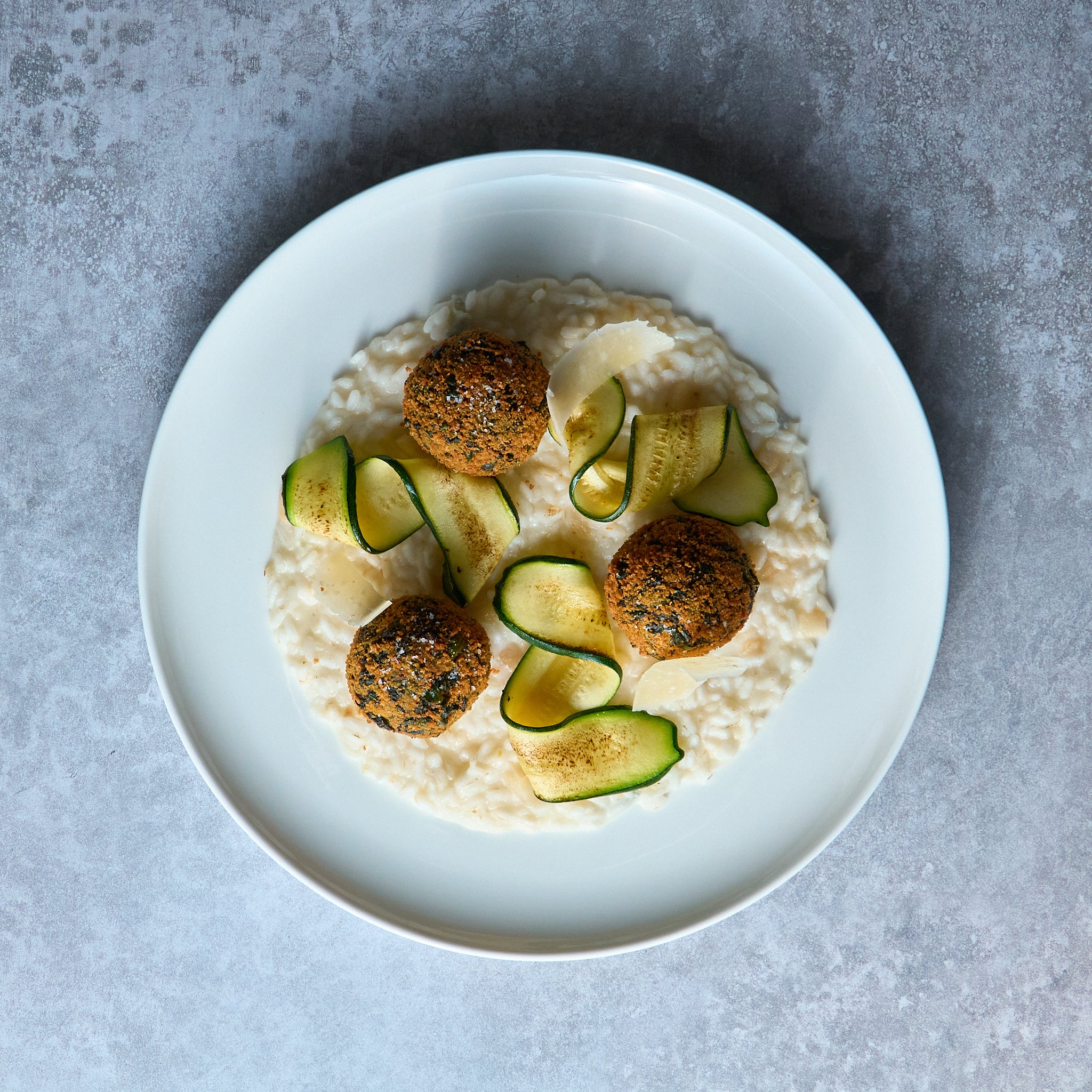 Polpette di Spinaci e Ricotta su Risotto al Parmigiano con Zucchine Grigliate