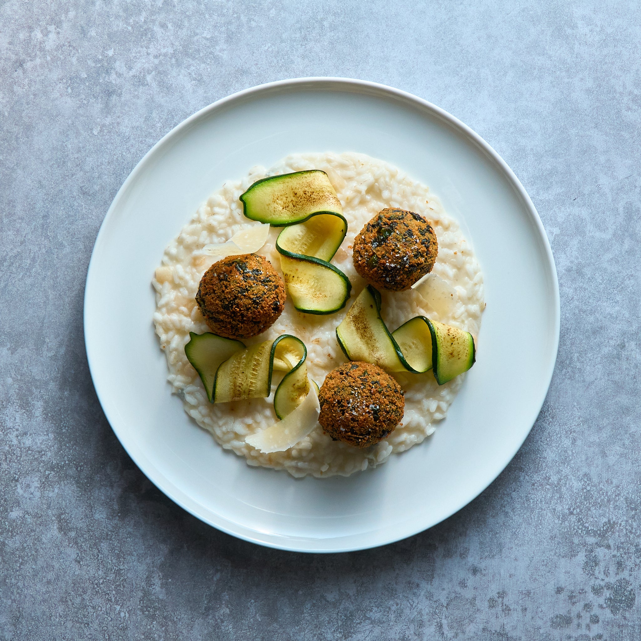 Polpette di Spinaci e Ricotta su Risotto al Parmigiano con Zucchine Grigliate