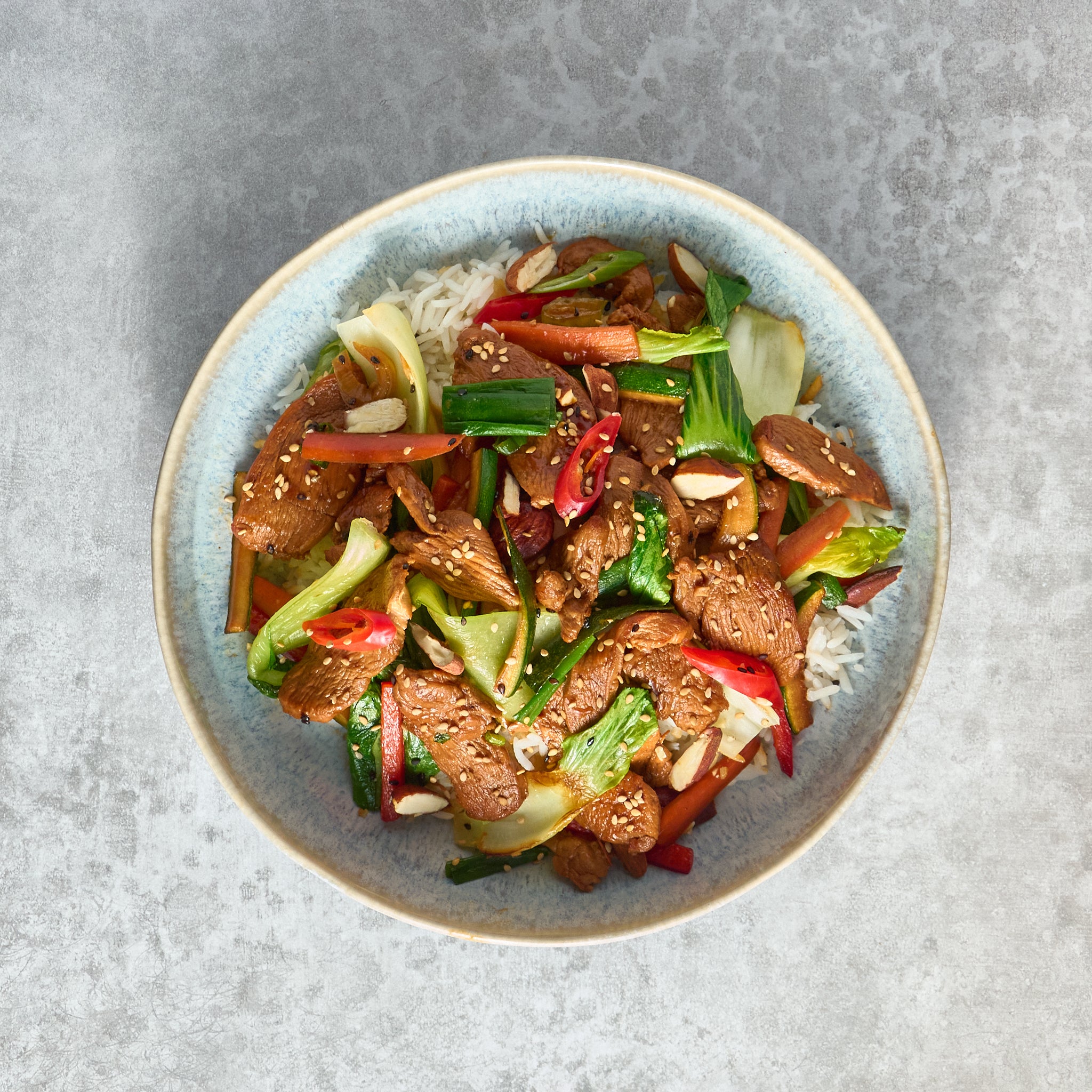 Pollo alle Mandorle con Verdure e Soia, Servito con Riso Basmati