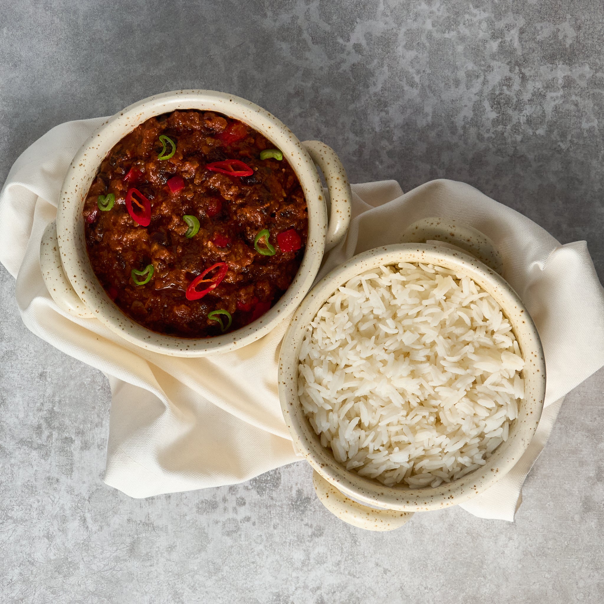 Chili con Carne : Stufato di Manzo con Fagioli e Peperoni, Servito con Riso