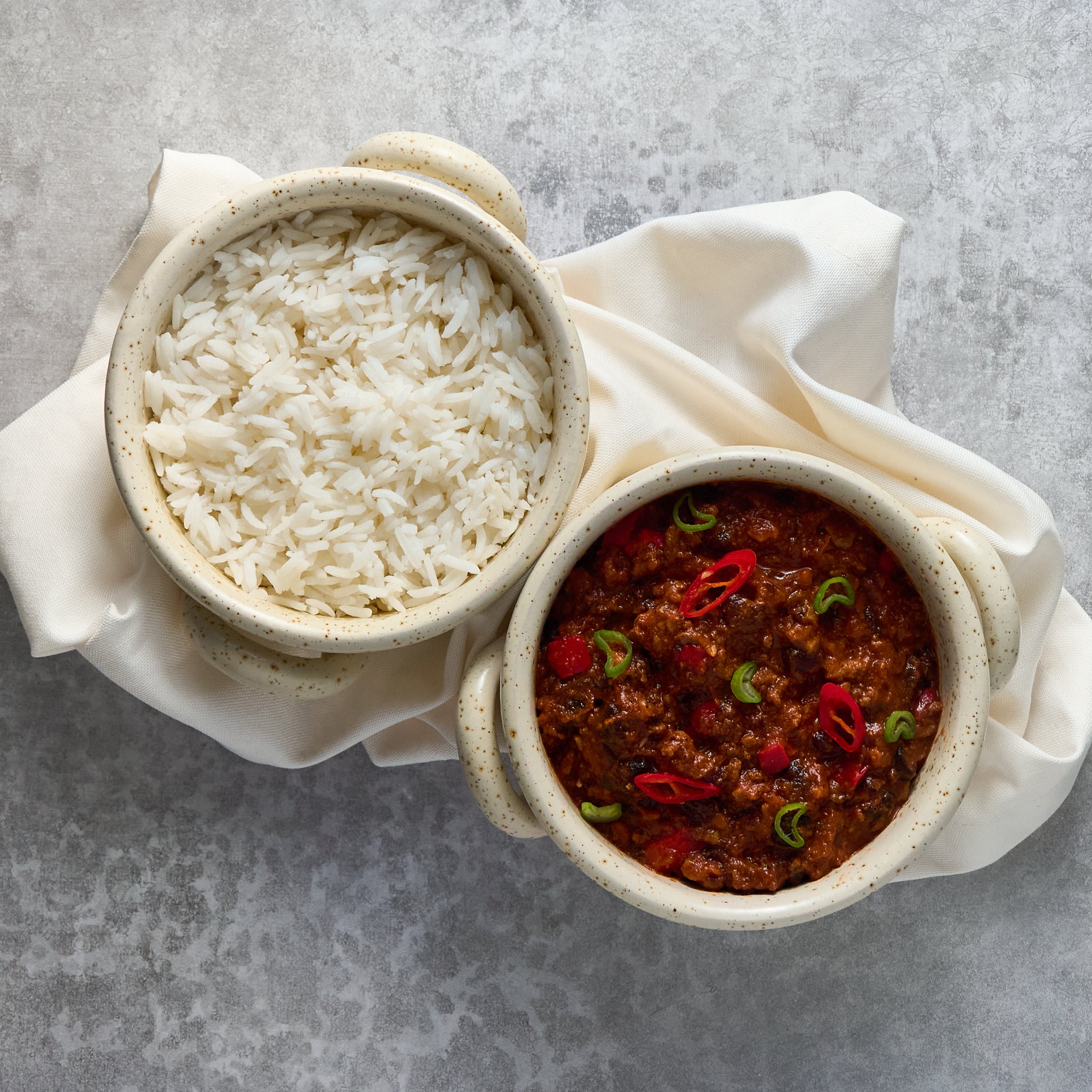 Chili con Carne : Stufato di Manzo con Fagioli e Peperoni, Servito con Riso